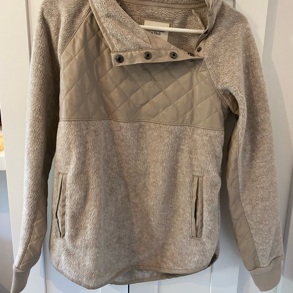 Amber Crombie and Fitch - Picture 6 of 6